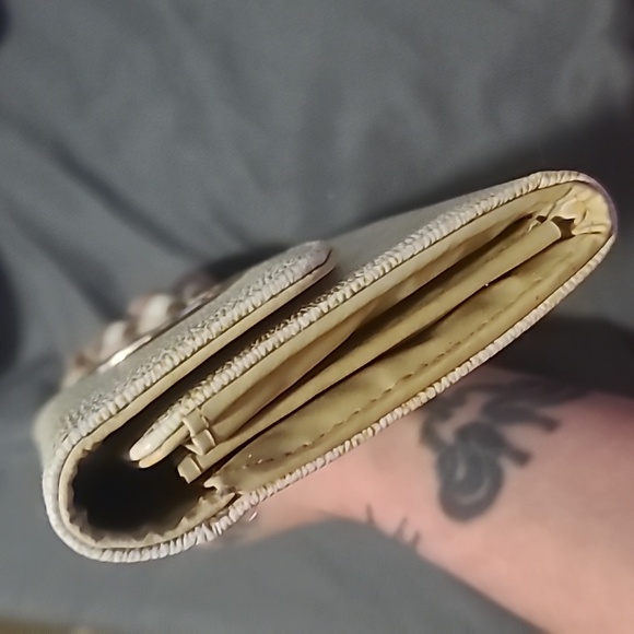 Michael Kors Wallet - Picture 4 of 9